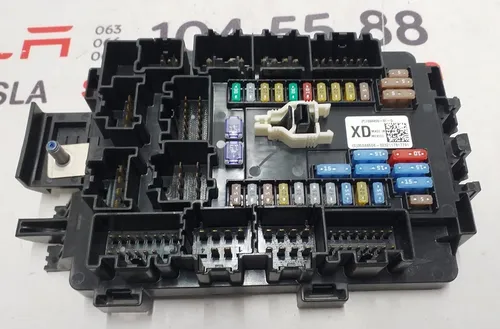 Bloco de fusíveis interno frontal Tesla model X 1094409-01-E