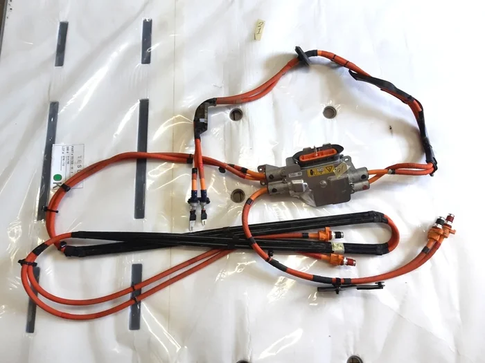 带高压电线组件的分路器 R04 Tesla 型号 X 1054500-10-F