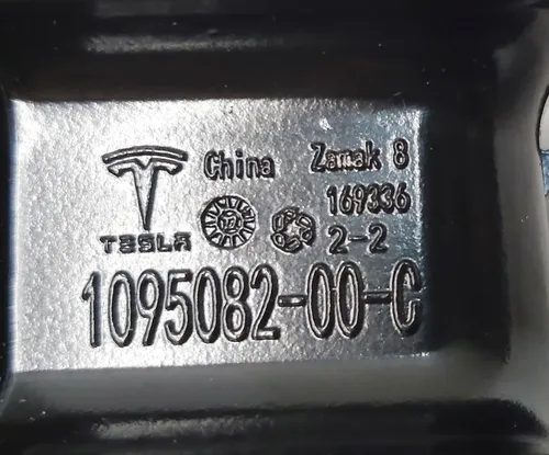 Otočná páka pro poklop nabíjecího portu Tesla model 3, model Y 1095082-00-C