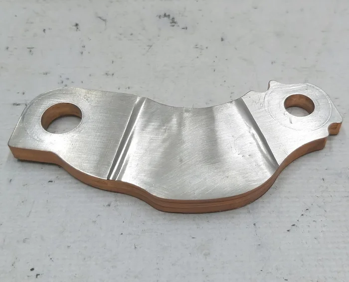 Jeu de barres haute tension pour contacteur de charge de batterie principale Tesla modèle 3 1095145-00-J