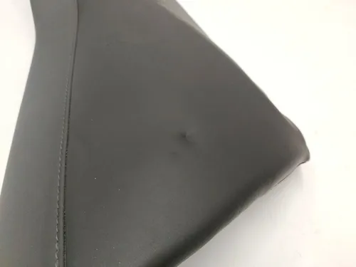 Sätena på den andra raden höger pur blk med skador på Tesla Model 3 1096031-61-i