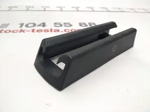 9 1097490-00-B Skid cover 1a fila di sedili destra / sinistra Tesla model 3 1551555-00-C
