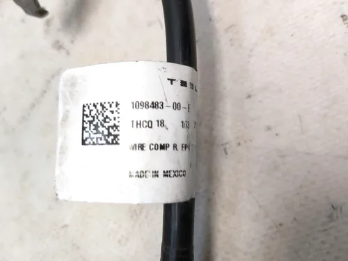 Кабель суппорта правый BASE Tesla model 3 1098483-00-F