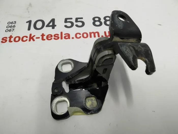 Петля двері передньої правої нижня PBSB Tesla model 3 1101036-00-F