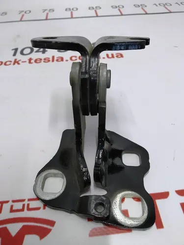Петля двері передньої правої нижня PBSB Tesla model 3 1101036-00-F