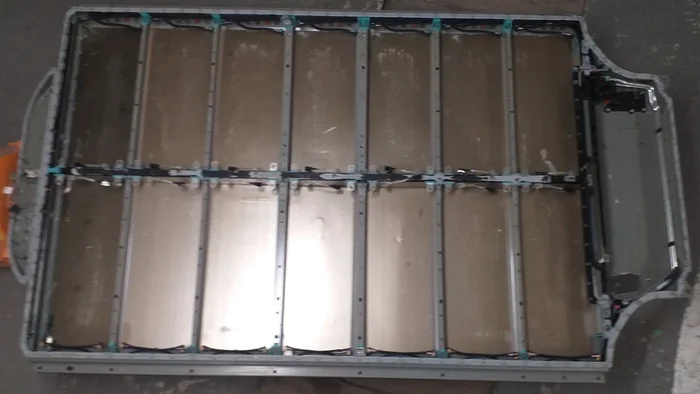 파이프 및 접점이 포함된 메인 배터리 하우징 75kWh Tesla 모델 S REST, Tesla 모델 X 1101082-00-A