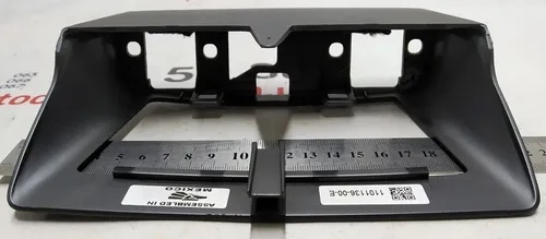 13 Držák pro montáž displeje Tesla model 3, model Y 1101136-00-F
