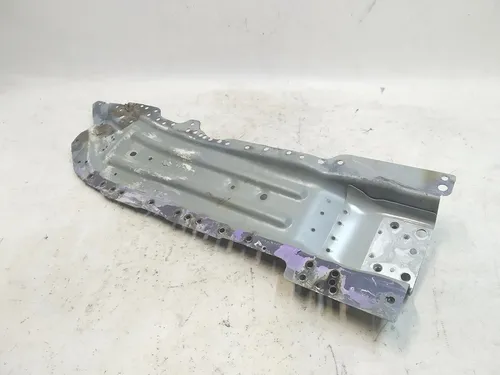 Längsträger vorne Außenblech rechts mit Befestigung Tesla Modell Y 1103448-S0-C