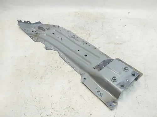 Längsträger vorne Außenblech rechts mit Befestigung Tesla Modell Y 1103448-S0-C