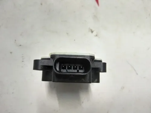 Модуль управления открытием вентиляционной решетки (центральный радиатор) Tesla model S, model S REST 1007256-00-K