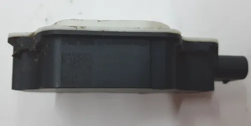 4 110485401 z Uszkodzony moduł sterujący otwieraniem kratki wentylacyjnej Tesla model S, model S REST 1007256-00-K