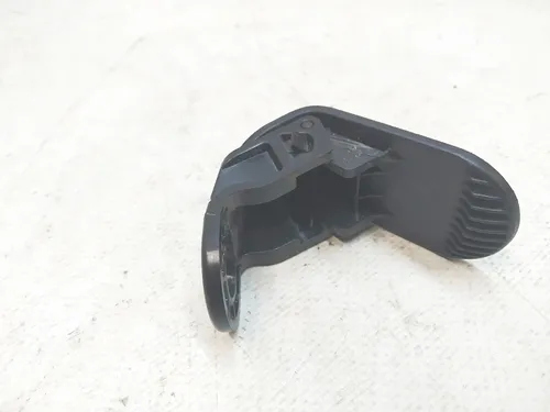 Zástrčka (svorka) pro upevnění skříně motorového prostoru, pravá (poškození) Tesla model 3 1116003-00-C