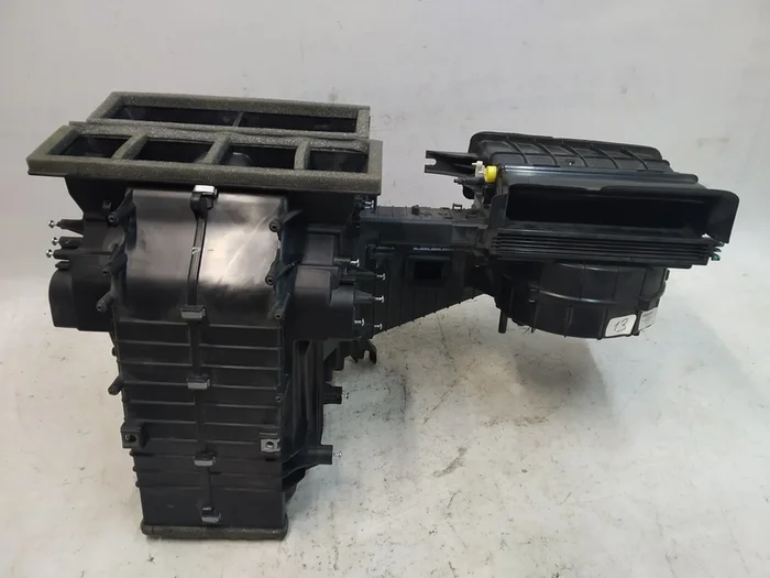 Kryt klimatizace (vnitřní topení) Tesla model S REST 1116135-00-C