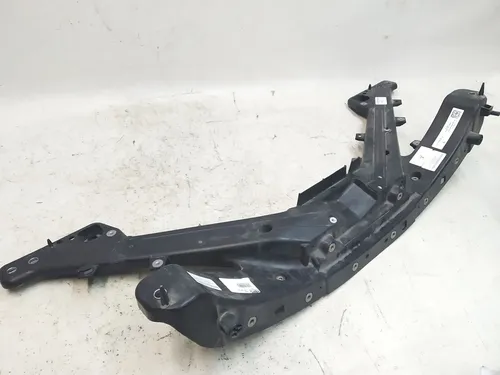 Panneau de radiateur (plastique) endommagé Tesla Model 3 1110240-00-B