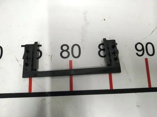 21 Blende Zierscharnier Türschloss hinten links Tesla Modell X 1118842-00-C