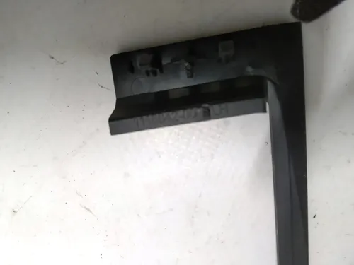 21 Blende Zierscharnier Türschloss hinten links Tesla Modell X 1118842-00-C