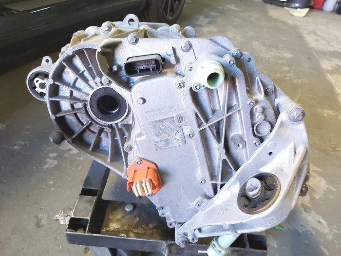 1 Мотор передній у зборі з пошкодженням Tesla model 3 1120960-00-F