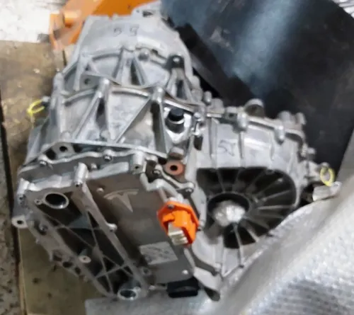 后置电机 3DU MOSFET，GLOBAL 不带热交换器、逆变器、滤油器、泵、配件、旋转变压器 Tesla Model 3，型号 Y 1120990-00-H