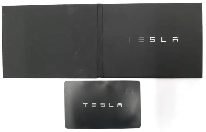 1 Klíč pro otevření auta (NFC karta součástí pouzdra) Tesla model 3 1131087-00-F