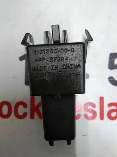 Fijación caja compartimento motor (bañera) izquierda derecha Tesla Model 3 1131205-00-C