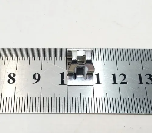 Befestigungsclip 8 mm, 2,5 GFK, STL, ZN Tesla Model 3, Model Y 1137127-00-A