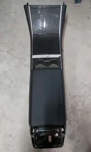 Conjunto console central Acabamento em carbono com danos sem bloco USB e interação com chave Tesla modelo 3 1087900-00-E