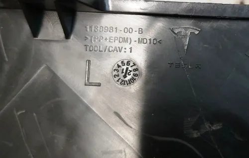 Вставка накладки декоративної сидіння водія нижньої лівої Tesla Model 3, Model Y 1138981-00-B