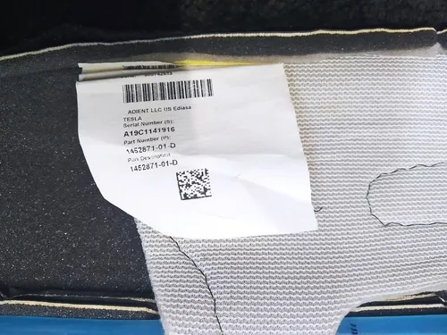 Обшивка нижньої частини водійського сидіння з підігрівом (пошкодження) PREM PUR BLK Tesla model 3, model Y 1452871-01-F