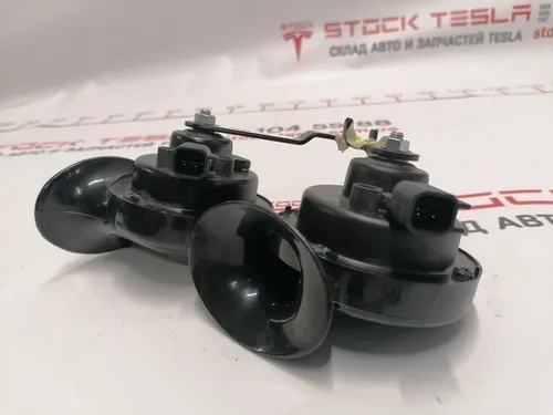 7 Klaxon (horn) (høj tone) og horn (horn) (lav tone) komplet med Tesla Model 3 mount 1486943-00-A