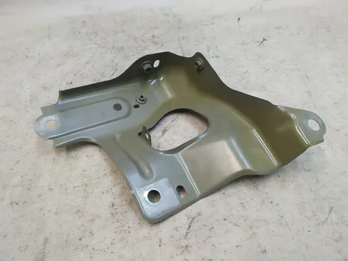 Кронштейн лонжерона лівого крила Tesla Model Y 1487491-00-A 1504589-S0-A