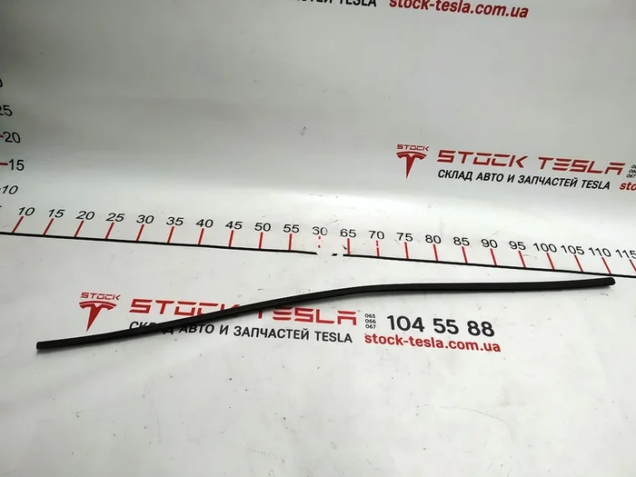 11 Ущільнювач верхній міжсекційних двері задньої Tesla model X 1487622-00-B