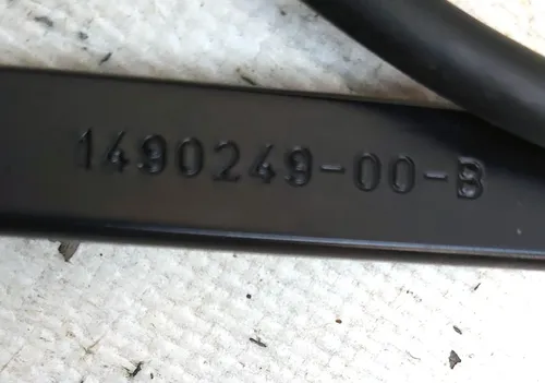 Right windshield wiper arm with line, brush and nozzle assembly with damage Tesla model Y 1490248-00-C