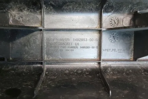 Venstre bagagerumsgulvbeslag med trim Tesla model Y 1492953-00-C