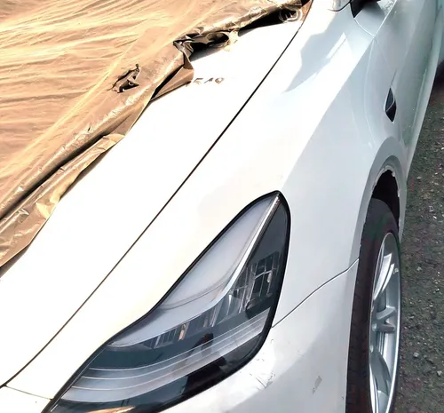 Přední levý blatník s poškozením PPSW Tesla model Y 1493451-11-A