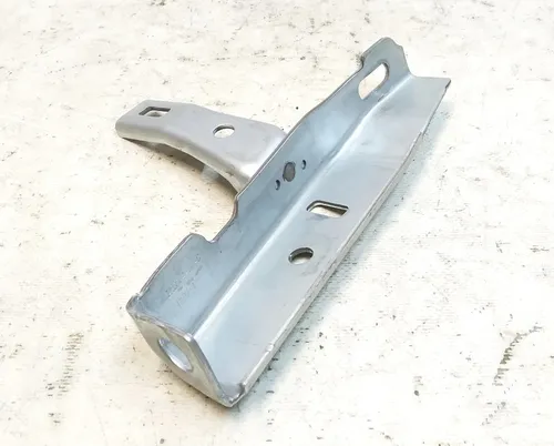 Staffa telaio siluro sinistro Tesla Model Y 1493877-00-C, 1519461-00-B