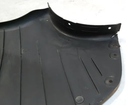 Дифузор заднього бампера нижній з пошкодженням Tesla model Y 1494007-00-A