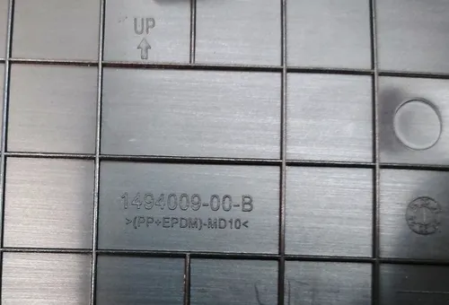 下部背面（破裂的，孵化的插头）特斯拉型Y 1494009-00-a的底板的扩散器的PU盖