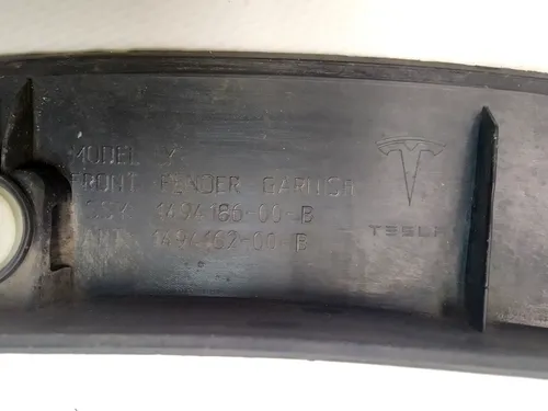 Front fender garnish - Right hand Tesla Model Y 1494186-00-C