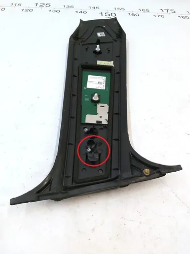 Cubierta para pilar B, exterior derecho (vidrio) sin cámara, restaurada Tesla Modelo Y 1506886-00-H