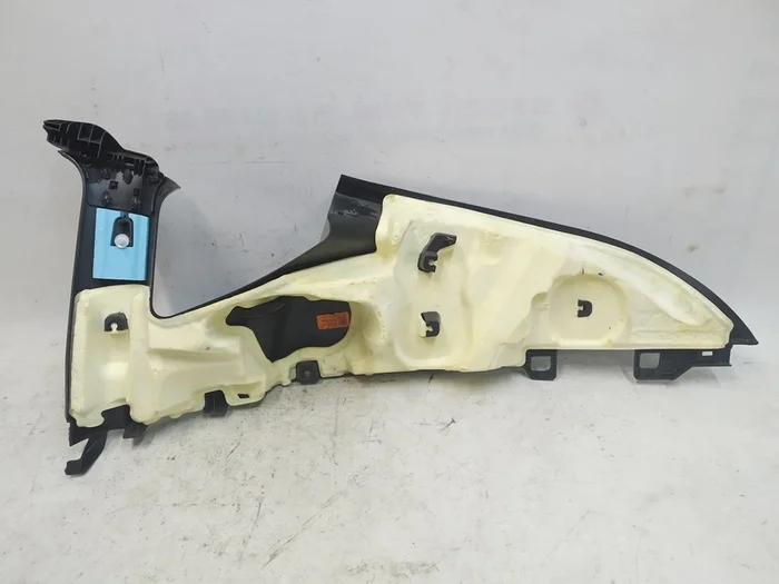 C필러 안전벨트 패드 C 좌측 파손 Tesla 모델 Y 1494608-00-I