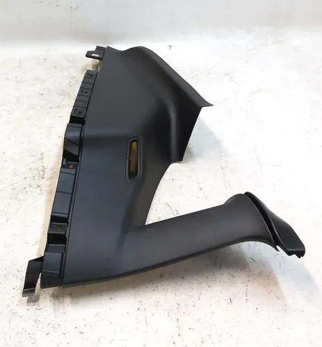 C-stolpe bältesdyna C vänster skadad Tesla modell Y 1494608-79-A