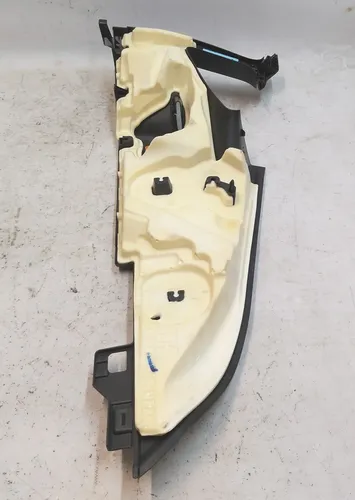 C-stolpe bältesdyna C vänster skadad Tesla modell Y 1494608-79-A