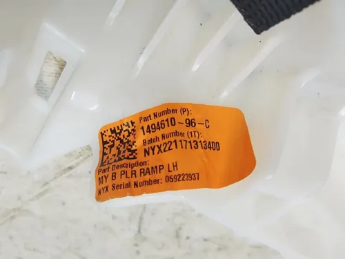 Кронштейн стійки B верхній лівий Tesla model Y 1494610-00-H