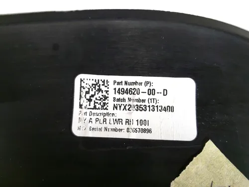 Pravá přední lišta prahu s poškozením Tesla Model Y 1494620-00-C