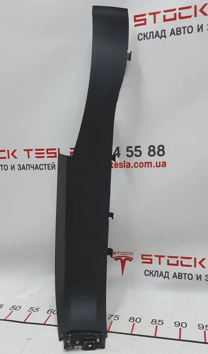 A-pillar trim lower right Tesla model X 1496508-00-A