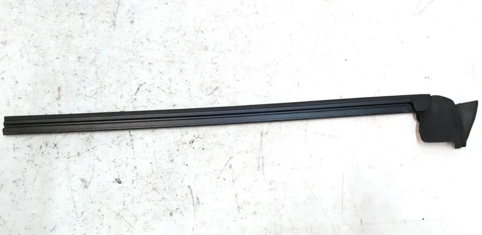 Guarnizione vetro porta interna, anteriore destra Tesla Model Y 1516943-00-A, 1500063-00-F