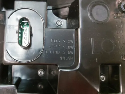 レントは外部グローバル（黄色）4ピンテスラモデル3、モデルY 1502086-00-D
