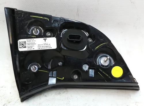 Ліхтар правий внутрішній GLOBAL 4 pin Tesla Model 3, Model Y 1502089-00-B