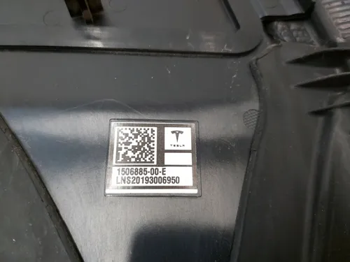 Накладка стійки B зовнішня ліва (скло) з камерою Tesla Model Y 1506885-00-H