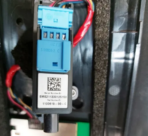 Накладка стойки B наружная правая (стекло) с камерой Tesla Model Y 1506886-00-H